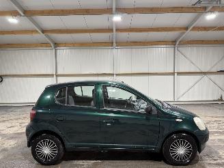 uszkodzony samochody osobowe Toyota Yaris 1.3-16V 63kW VVT-i Luna 2001/1