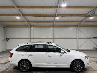 krockskadad bil auto Skoda Octavia 1.6TDI 81kW Automaat GreenTech Edition BusinessLine Pano 2015/9