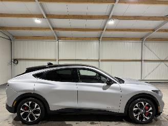 Schadeauto Ford Mustang Mach-e 75kWh 198kW AWD 2021/12