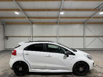 Damaged car Kia Rio 1.4CVVT 80kW Executiveline Airco 2015/3