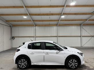 Damaged car Peugeot e-208 50kWH 100kW Active 2022/11