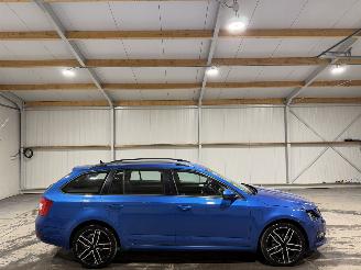 Vaurioauto  passenger cars Skoda Octavia 1.6TDI 85kW Automaat Greentech Ambition Business 2017/9