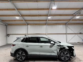 krockskadad bil auto Skoda Elroq 85kWh 210kW Business Edition 2025/10