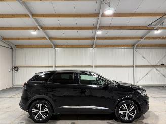 Damaged car Peugeot 3008 1.2PT 96kW Automaat Blue Lease Executive 2019/4