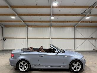 Vaurioauto  passenger cars BMW 1-serie Cabrio 118i 105kW Automaat Executive 2011/4