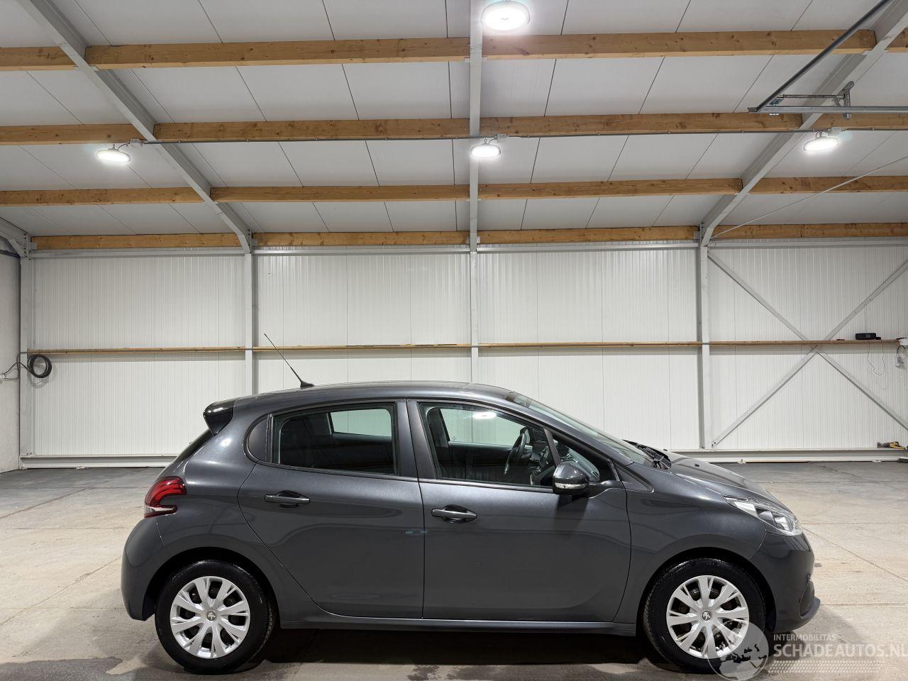 Peugeot 208 1.2PT 60kW  Blue Lion Airco Navi