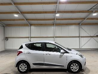 Schadeauto Hyundai I-10 1.0i 49kW  i-Motion Clima Comfort 2017/1