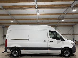 damaged commercial vehicles Mercedes Sprinter 211 1.9CDI 84kW L2H2 FWD 2022/1