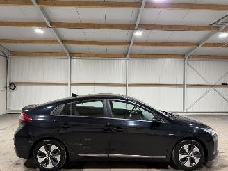 Damaged car Hyundai Ioniq 28kWh 88kW Comfort EV 2019/1
