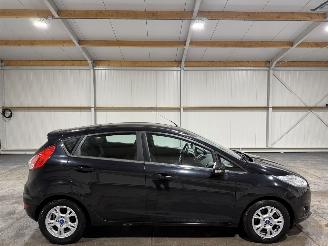 Schadeauto Ford Fiesta 1.6 TDCI LEASE TITANIUM 2013/5