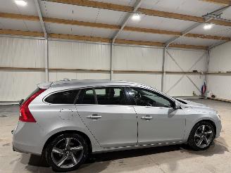 Volvo V-60 2.4D6 158kW AWD Plug-in Hybrid R-Design picture 5