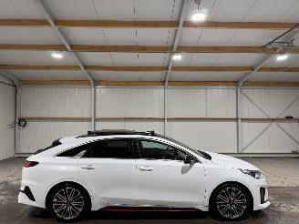 Damaged car Kia Proceed 1.6T-GDI 150kW Automaat GT Pano 2021/4