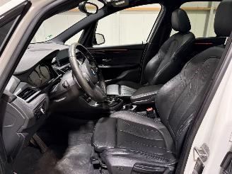 BMW 2-serie 220i 141kW 7-Persoons   Automaat High Executive picture 25