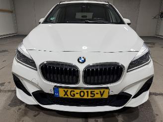 BMW 2-serie 220i 141kW 7-Persoons   Automaat High Executive picture 23