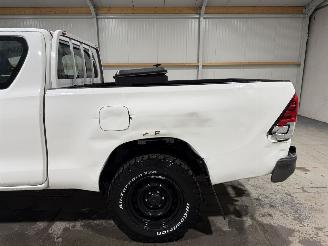 Toyota Hilux 2.4D-4D 110kW 4WD Cool Comfort picture 16
