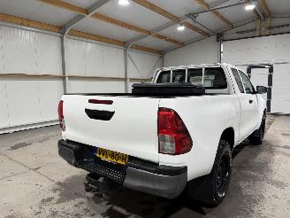 Toyota Hilux 2.4D-4D 110kW 4WD Cool Comfort picture 6