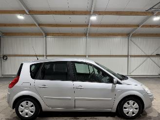 krockskadad bil auto Renault Scenic 1.6-16V 83kW Privilege Comfort 2008/4