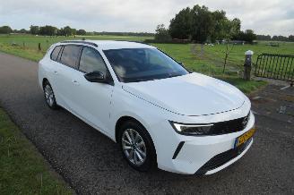 Schadeauto Opel Astra SPORTS TOURER 1.2 Turbo Edition 110pk 2025  27.000km nap Camera Navi Stoelverwarming vol optie 2025/2