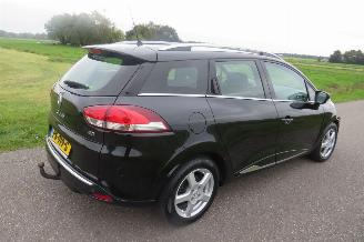 Damaged car Renault Clio 1.5 DCI  90pk Euro 6 Night&Day  topstaat Camera Navigatie Stoelverwarming 2014/10