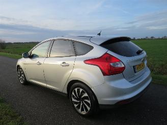 Voiture accidenté Ford Focus 1.0 101 pk Eco Boost  5drs Navigatie Airco  2013 2013/8