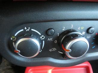 Renault Twingo 1.0  71pk  SCe 5Drs Dynamique 2015 Airco topstaat picture 16