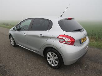 Peugeot 208 1.2 VTI 82PK  126.000km Nap 5Drs Airco  2013 picture 9