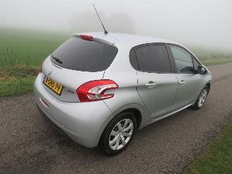 Peugeot 208 1.2 VTI 82PK  126.000km Nap 5Drs Airco  2013 picture 17