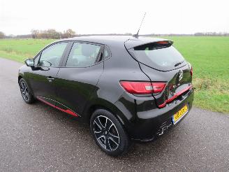 Auto incidentate Renault Clio 0.9 tce 90pk 5drs Euro 5  Night&Day Navigatie  2012-12 2012/12