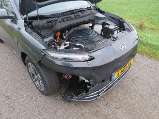 Hyundai Kona 39 kw Automaat  Elektrisch 2021  40.000km Camera Navigatie  stoelverwarmig  nieuwstaat picture 3