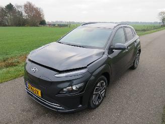 Hyundai Kona 39 kw Automaat  Elektrisch 2021  40.000km Camera Navigatie  stoelverwarmig  nieuwstaat picture 3