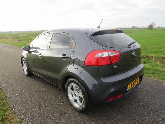 Voiture accidenté Kia Rio Kia Rio 1.2 CVVT Design Edition 86pk Navigatie Airco  2013 5drs 2013/8