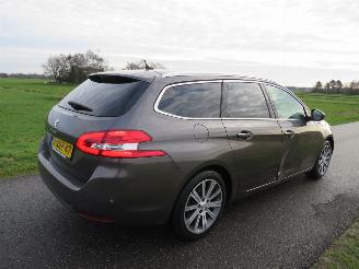 Schadeauto Peugeot 308 SW 1.2eTHP 131pk!!! Automaat Allure 178.000km nap Camera leer Navigatie Splinter nieuw 2014/9