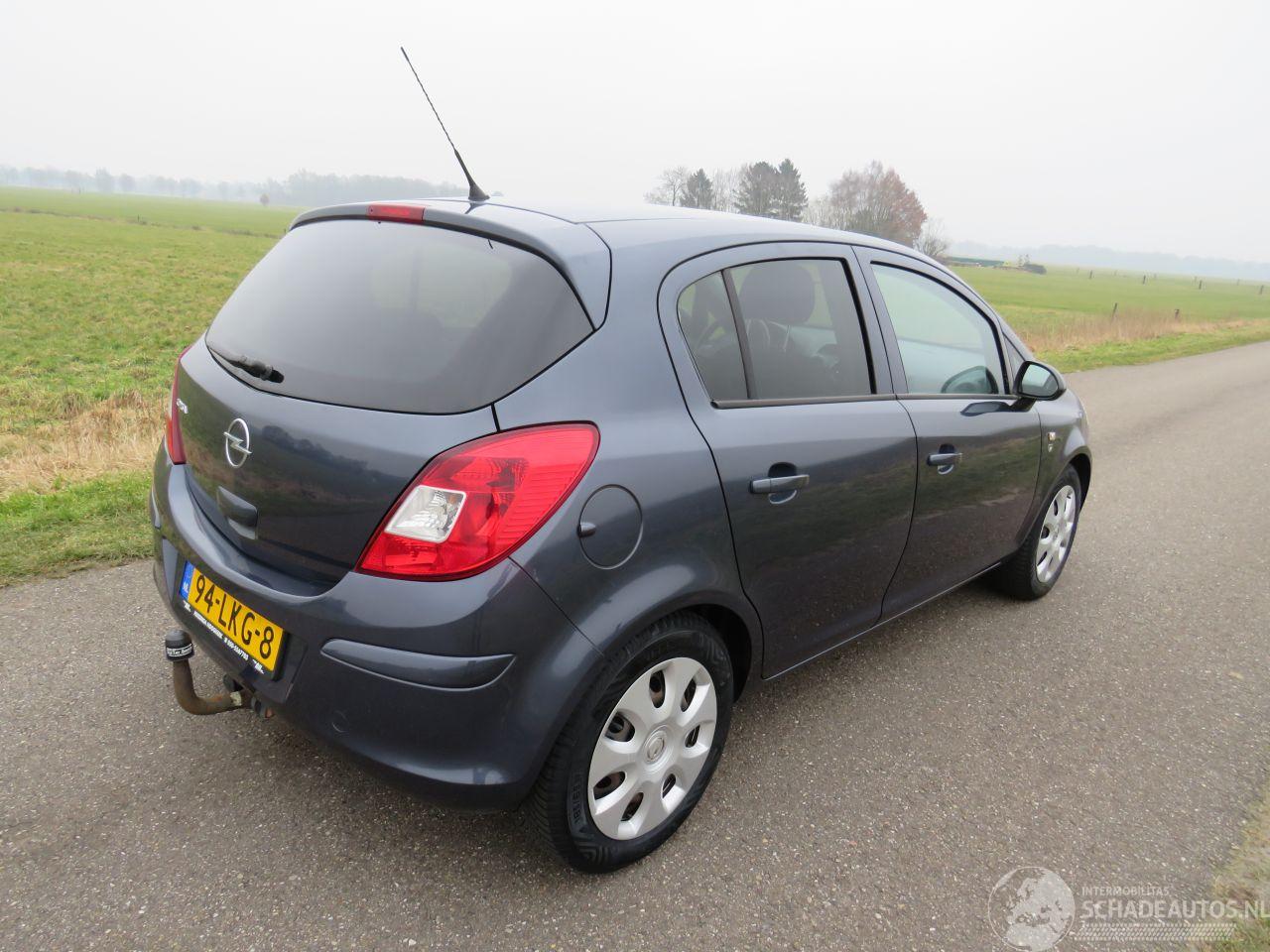 Opel Corsa 1.2 16v  180.000km nap  111 Edition Airco 2010