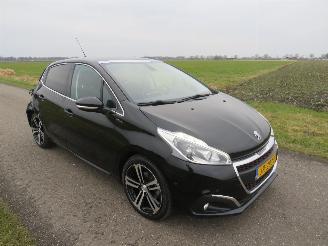 Peugeot 208 1.2 110pk GT Line  5Drs 82.000km nap Leer Camera Navigatie  2016 topstaat picture 14