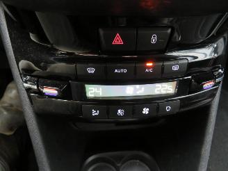 Peugeot 208 1.2 110pk GT Line  5Drs 82.000km nap Leer Camera Navigatie  2016 topstaat picture 15