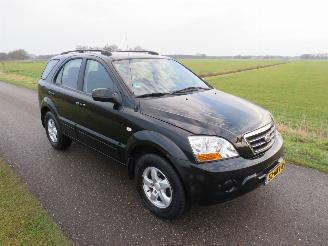 damaged passenger cars Kia Sorento 3.3 V6 248pk Automaat Comfort  152.000km nap  4x4  jeep Navigatie 2009 airco 2009/3