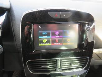 Renault Clio Renault Clio 0.9 TCe 90pk Limited Airco Navigatie  2017 picture 9