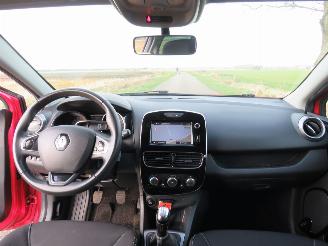 Renault Clio Renault Clio 0.9 TCe 90pk Limited Airco Navigatie  2017 picture 2