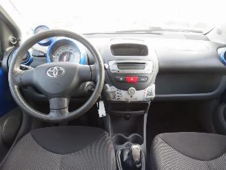 Toyota Aygo 1.0 12v 5Drs 135.000km  NAP Airco Dynamic Blue 2010 [ eerste eigenaar picture 10