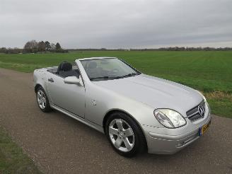 damaged passenger cars Mercedes SLK 200 SLK Cabrio  232.000km Nap  topstaat  parkeerschade 2000/4