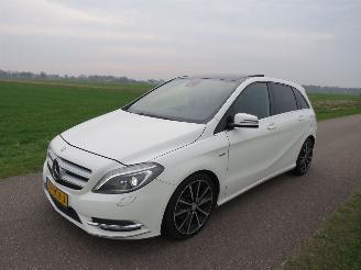 Mercedes B-klasse 1.8 122pk Avangarde Euro 6 159.000km Orgineel mpv Leer Navigatie Stoelverwarming 2012/4