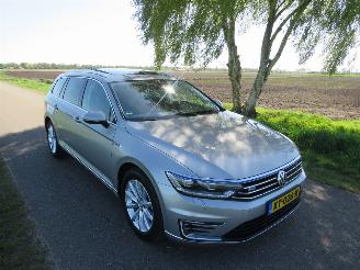Unfallwagen Volkswagen Passat 1.4 TSI GTE 156 pk Aut  Hybride Benzine Electrich  Connected Series Plus[ nieuw nieuw staat 2016/11