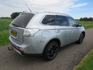 krockskadad bil auto Mitsubishi Outlander 2.0 HPEV 4X4 PLUG IN  HYBRIDE EXECUTIVE X LINE EDITION 2015  CAMERA 2015/10