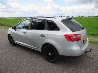 Vaurioauto  passenger cars Seat Ibiza ST 1.4 COPA  10-2011 Airco Navigatie  spatscherm schade 2011/10