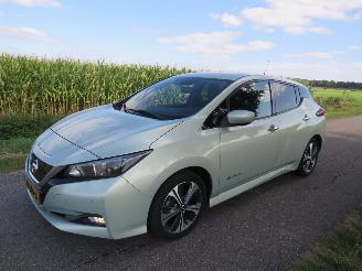 skadebil auto Nissan Leaf 2.ZERO EDITION 40 kWh Elektrisch Automaat Camera Stoelverwarming Navigatie schadevrij 2018/4