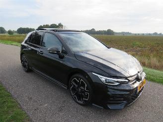 Voiture accidenté Volkswagen Golf 1.5 E TSi R Line Aut  11.000km Nap 150pk Elektrische /Benzine 50.000 nieuwprijs 2026/2