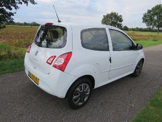 damaged passenger cars Renault Twingo 1.2 16v 2012-12   Airco  Schadevrij  nette auto 2012/12