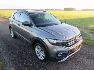 Coche accidentado Volkswagen T-Cross 1.0 TSi Life 95pk Euro 6 Camera Navigatie clima sportstoelen  enz enz 2019/11
