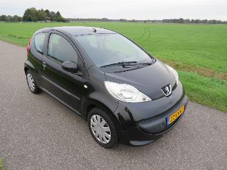 Vaurioauto  passenger cars Peugeot 107 1.0 12v XS 68pk Splinter Nieuwe Apk  2008   Airco Topstaat 2008/5