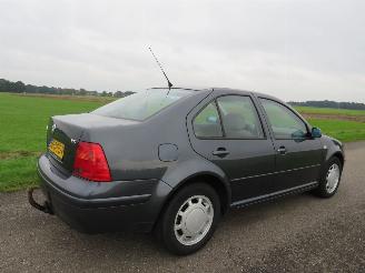 Volkswagen Bora 2.3 V5 Highline Sedan 213000 Airco  Topstaat picture 25
